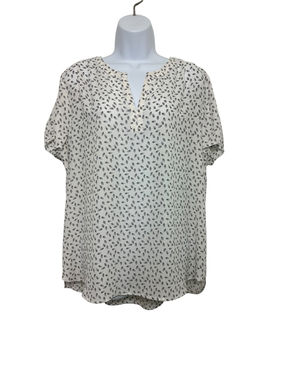 Pleione XL White & Black Leaf Print Split Neck Short Sleeve Lightweight Blouse
